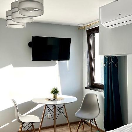 Aparthotel W Dolinie Stawow Zator By Housine Las Buitenkant foto