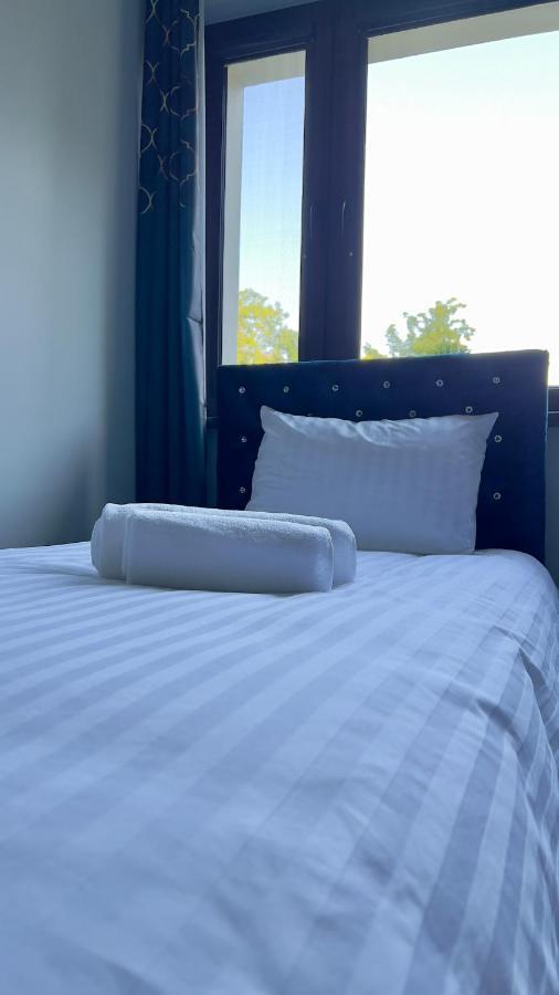 Aparthotel W Dolinie Stawow Zator By Housine Las Buitenkant foto