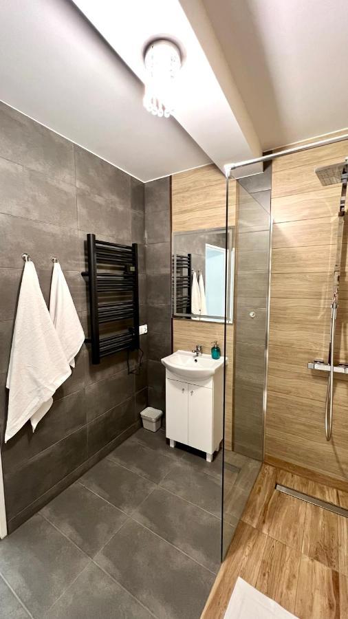 Aparthotel W Dolinie Stawow Zator By Housine Las Buitenkant foto