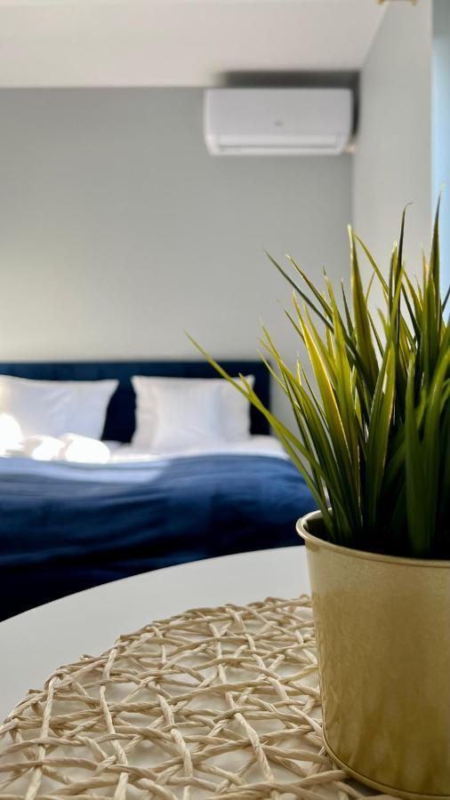 Aparthotel W Dolinie Stawow Zator By Housine Las Buitenkant foto