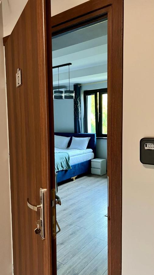 Aparthotel W Dolinie Stawow Zator By Housine Las Buitenkant foto