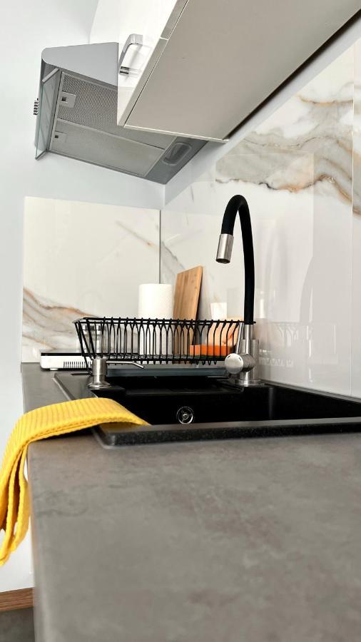 Aparthotel W Dolinie Stawow Zator By Housine Las Buitenkant foto