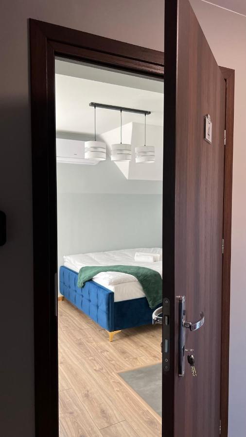 Aparthotel W Dolinie Stawow Zator By Housine Las Buitenkant foto