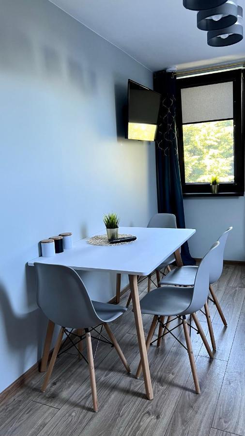 Aparthotel W Dolinie Stawow Zator By Housine Las Buitenkant foto