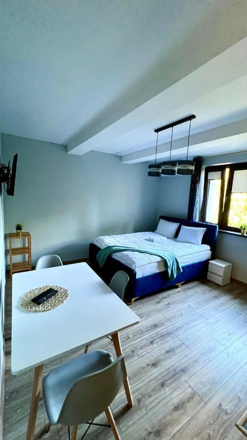 Aparthotel W Dolinie Stawow Zator By Housine Las Buitenkant foto